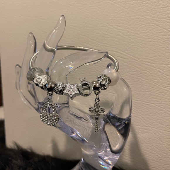 Beautiful Charm Bracelet - Picture 2 of 4